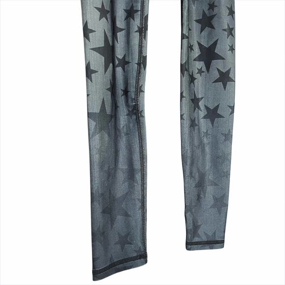 TEREZ NWT Hi-Shine Leggings Metal Gray/Black Star Print Size XS Made in NYC - Picture 3 of 8